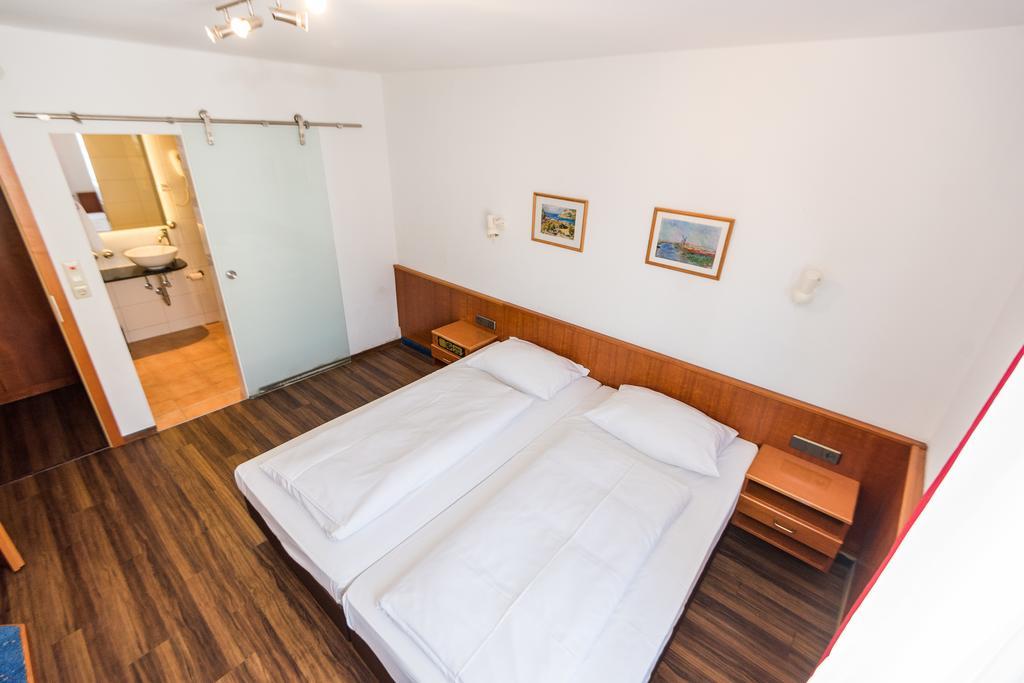 Hotel Am Friedensplatz Stuttgart Szoba fotó